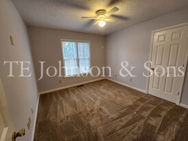 4117 Primrose Path in Winston-Salem, NC - Building Photo - Building Photo