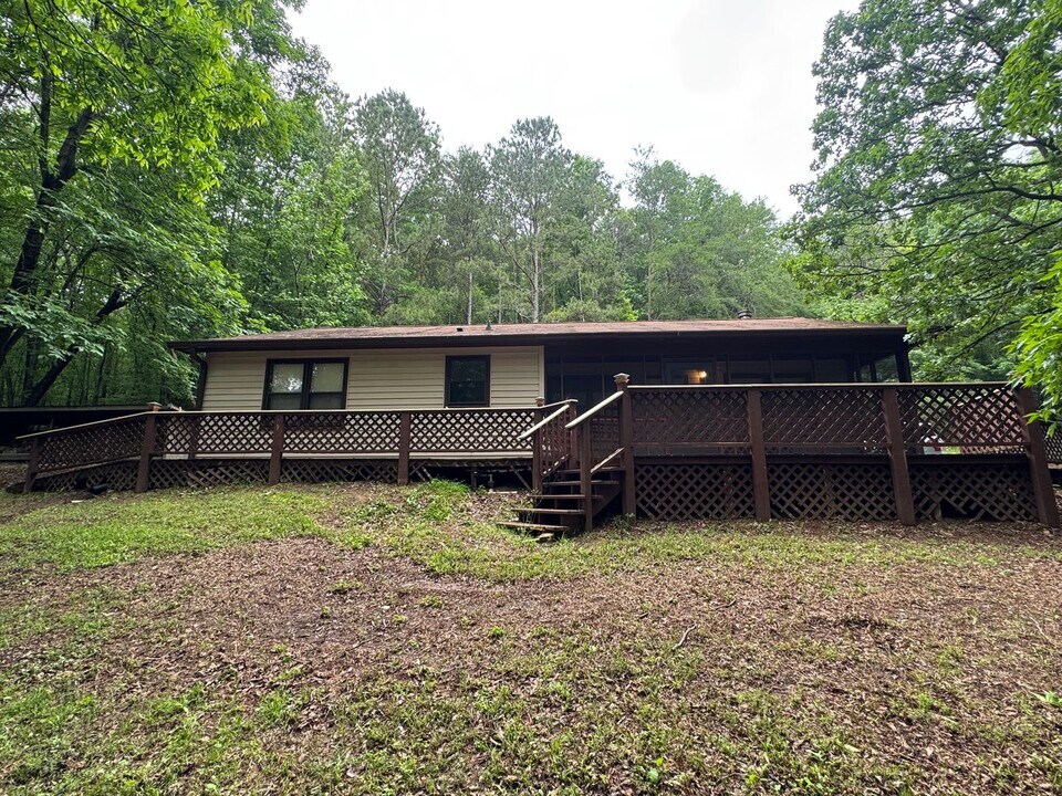 638 Marion Dairy Rd in Lindale, GA - Building Photo