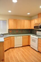 3157 29th Ct in Albany, OR - Building Photo - Building Photo