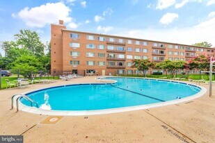 10570 Main St, Unit 104 in Fairfax, VA - Building Photo