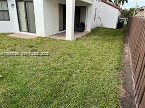 10020 NW 10th St in Miami, FL - Building Photo - Building Photo