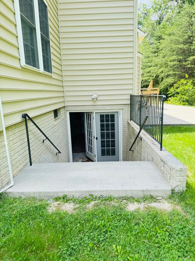 13104 Bay Hill Dr in Beltsville, MD - Foto de edificio - Building Photo