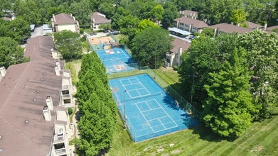 Lago Vista Apartments in St. Charles, MO - Building Photo - Building Photo