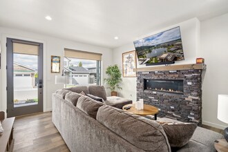 3242 N Rosalia Rd in Coeur d'Alene, ID - Building Photo - Building Photo