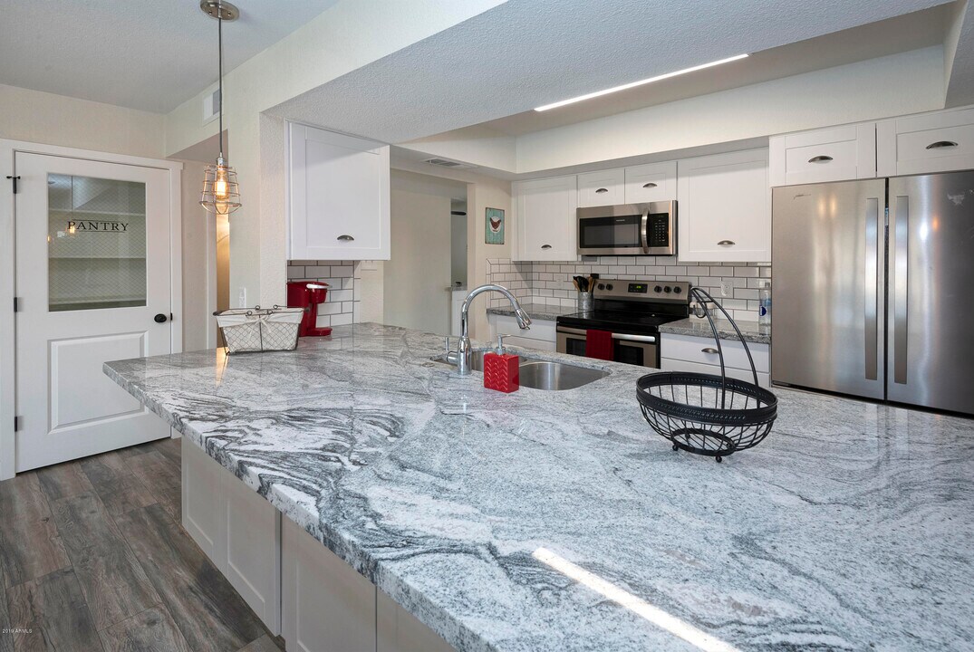 8718 E Weldon Ave in Scottsdale, AZ - Building Photo