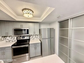 2943 Bayshore Dr E in Jacksonville, FL - Building Photo - Building Photo