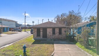 1430 E 32nd 1/2 St in Houston, TX - Building Photo