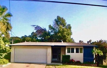 5443 Baja Dr in San Diego, CA - Building Photo - Building Photo
