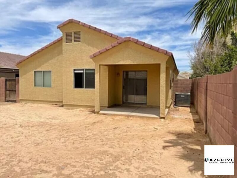 8327 W Crown King Rd in Tolleson, AZ - Building Photo