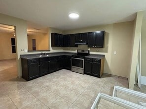 321 Ocean Dr in Laredo, TX - Building Photo - Building Photo