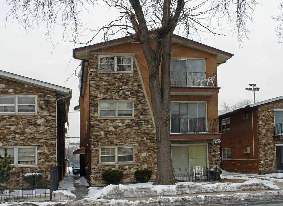 6318 W 63rd St in Chicago, IL - Foto de edificio