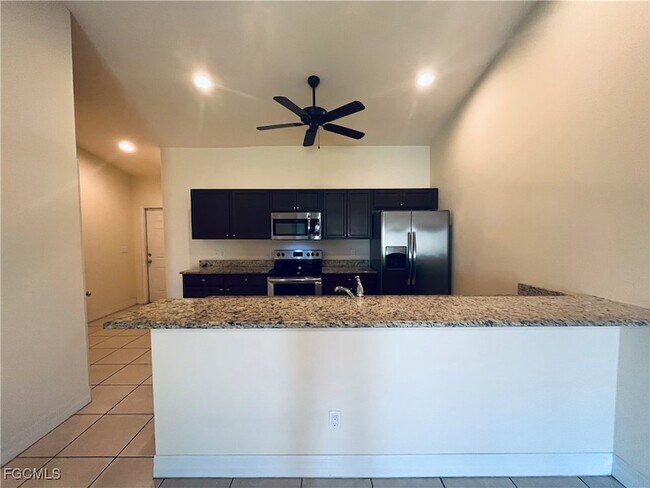 3022 SE Santa Barbara Pl