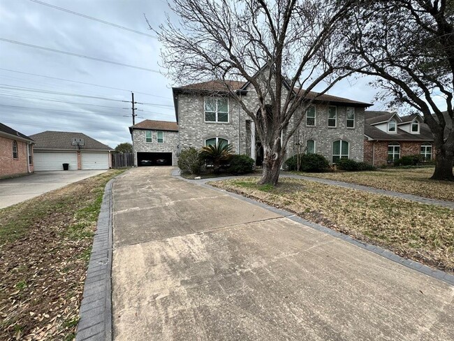 9303 Bent Spur Ln in Houston, TX - Foto de edificio - Building Photo