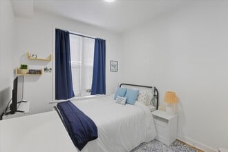 2350 W Charleston St, Unit 2F in Chicago, IL - Foto de edificio - Building Photo