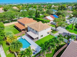 8826 NW 189th Terrace in Hialeah, FL - Building Photo - Building Photo