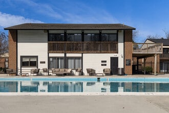 Pembroke Lake Apartments in Virginia Beach, VA - Building Photo - Building Photo