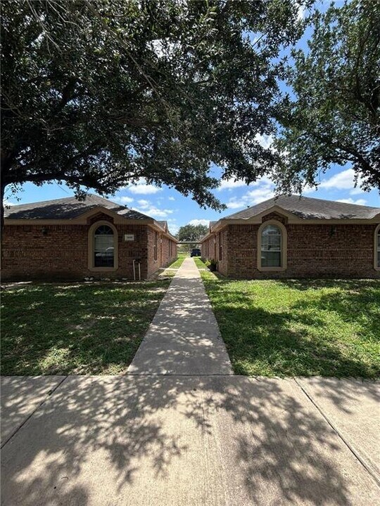 1608 W Portales Dr in Edinburg, TX - Building Photo