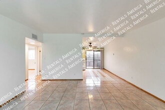 803 E Holaway Dr in Tucson, AZ - Building Photo - Building Photo
