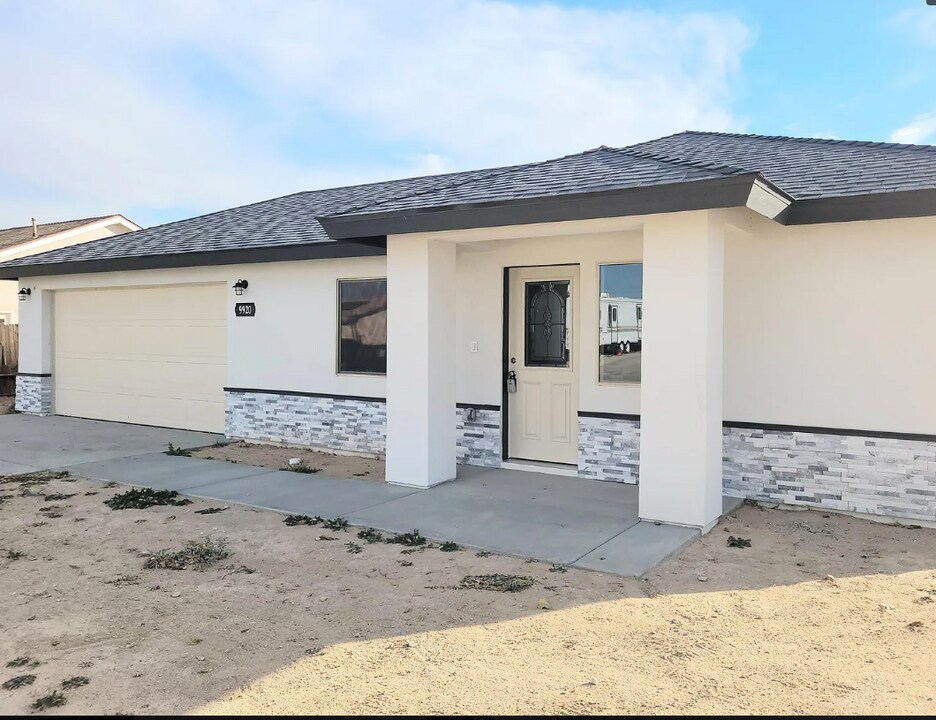 9920 Karen Ave in California City, CA - Building Photo