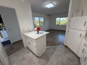 1949 Monte Vista Dr in Vista, CA - Foto de edificio - Building Photo