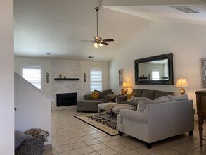 8665 N Cedar Ave in Fresno, CA - Building Photo - Building Photo