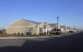 Whitehouse Square Senior Villas in Whitehouse, OH - Building Photo - Building Photo