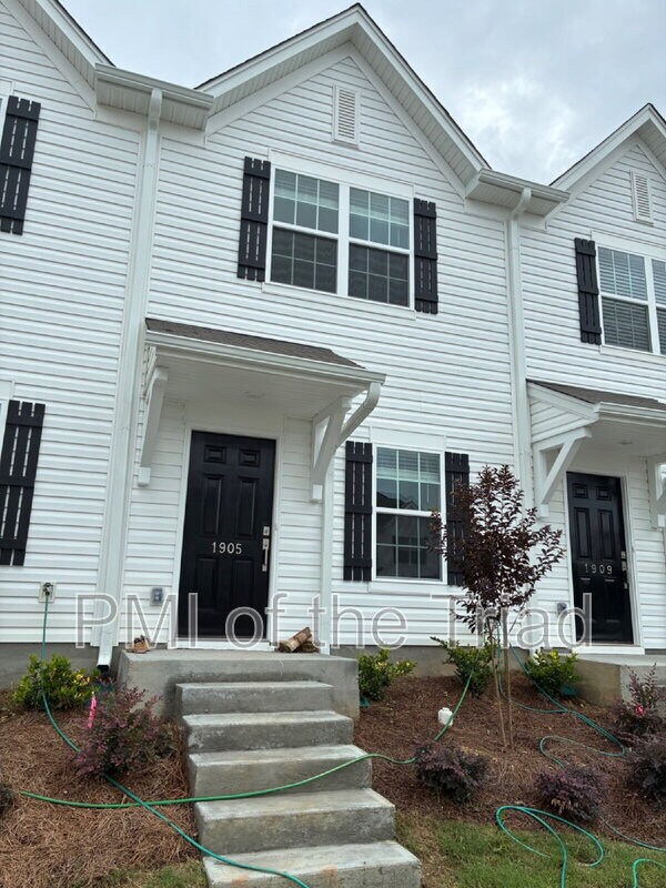 1905 Autumn Mist Dr in Winston-Salem, NC - Building Photo - Building Photo