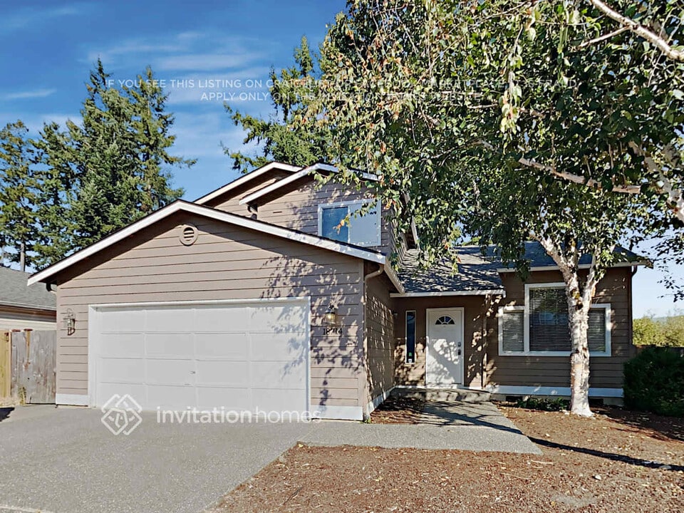 18714 SE 258th St in Covington, WA - Foto de edificio