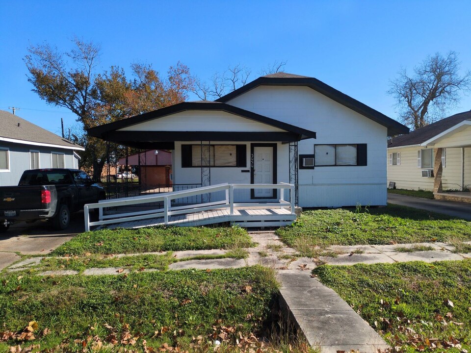 2030 15th St in Port Arthur, TX - Building Photo