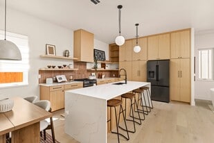 1803 Fair Oaks Dr in Austin, TX - Building Photo