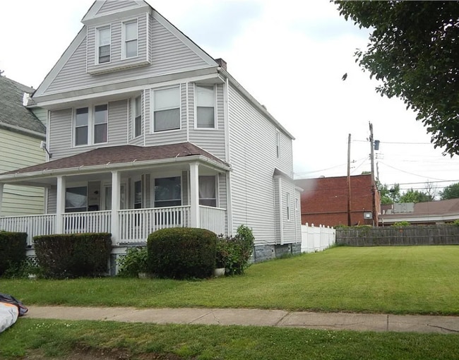 10805 Hull Ave in Cleveland, OH - Building Photo - Building Photo