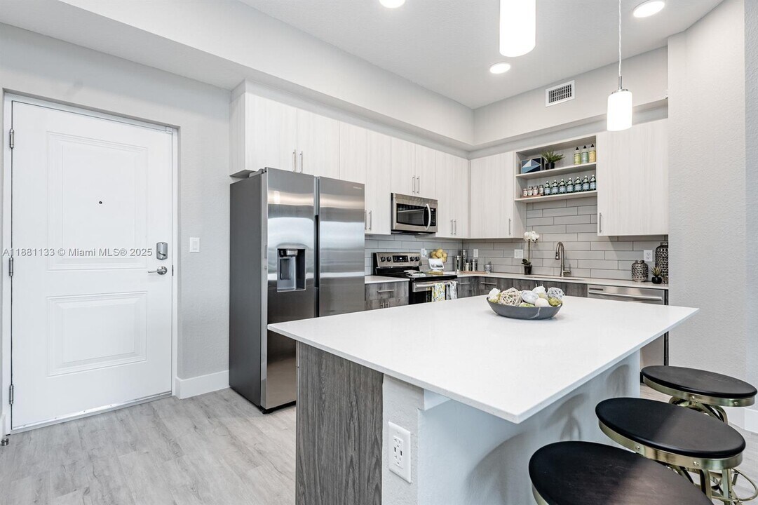 9155 NW 57th St in Tamarac, FL - Building Photo