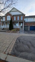 1505 Avonmore Square in Pickering, ON - Building Photo