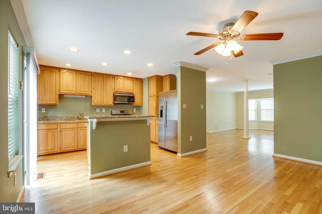 6113 George Baylor Dr in Centreville, VA - Building Photo