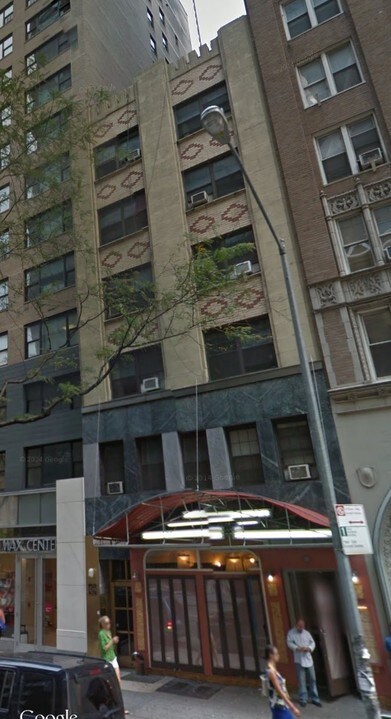 313 W 57th St in New York, NY - Building Photo