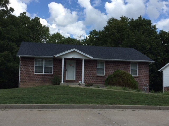 5016 Charm Ridge Dr in Jefferson City, MO - Building Photo - Building Photo