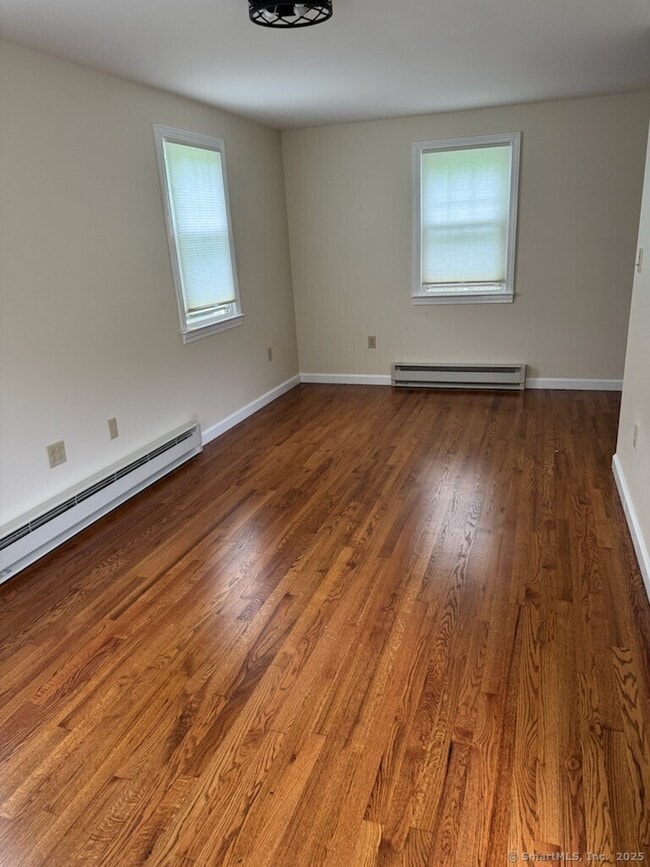 61 Burr Rd in Southbury, CT - Building Photo - Building Photo
