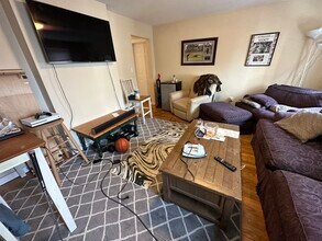 266 Gold St, Unit 3 in Boston, MA - Foto de edificio - Building Photo