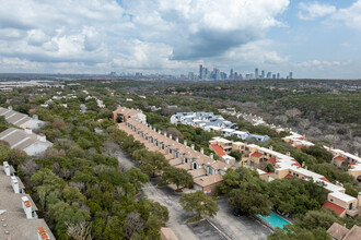 One Barton Place in Austin, TX - Foto de edificio - Building Photo