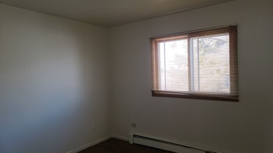 1335 Abbott Dr-Unit -6 in Elgin, IL - Building Photo - Building Photo