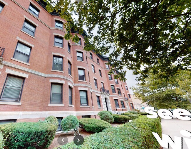 1064 Beacon St, Unit 8 in Brookline, MA - Foto de edificio - Building Photo