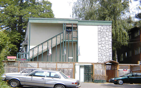 3215 SE Alder Ct in Portland, OR - Building Photo - Building Photo