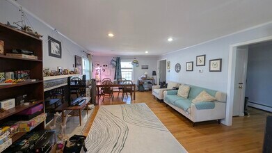 94 Shady Hill Rd in Newton, MA - Building Photo - Building Photo