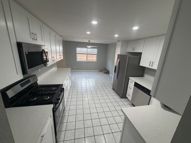 5109 Andrew Jackson St in Oceanside, CA - Foto de edificio - Building Photo