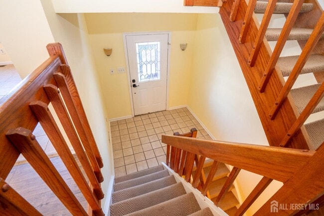 42 Chicopee Dr in Princeton, NJ - Foto de edificio - Building Photo