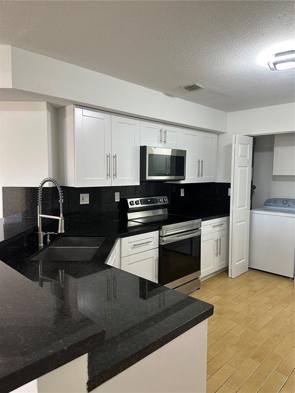5403 SW 126th Ter in Miramar, FL - Foto de edificio - Building Photo