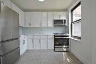 52-02 39th Ave in Queens, NY - Building Photo