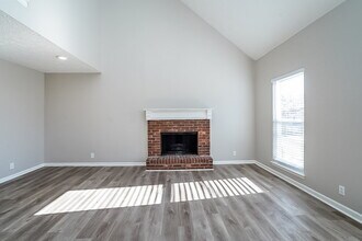 824 Bishopsgate Rd in Nashville, TN - Foto de edificio - Building Photo