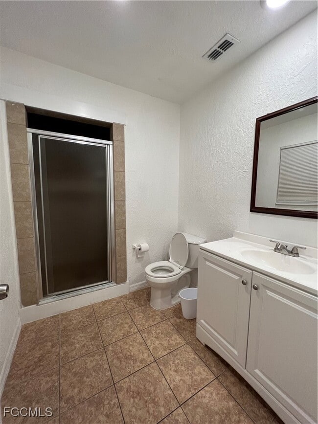 3923 SE 12th Ave in Cape Coral, FL - Building Photo - Building Photo