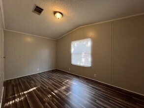 46 Willowbrook Ct in Martindale, TX - Building Photo - Building Photo